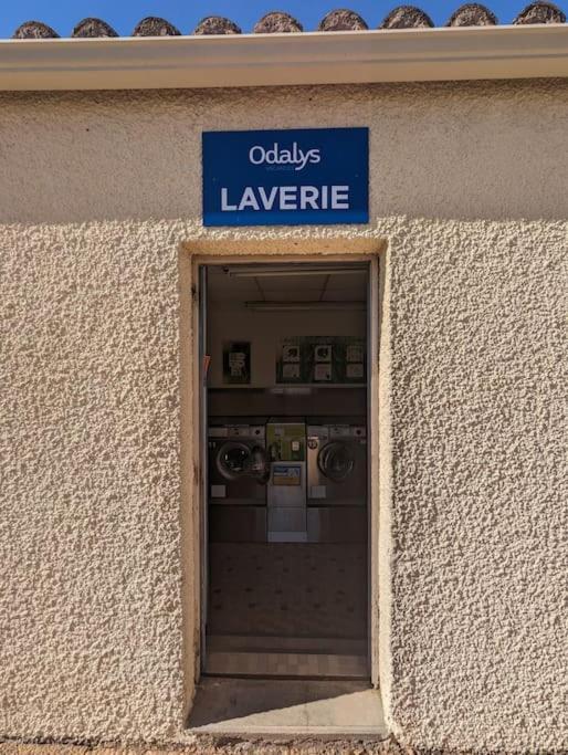 T3 Climatise Dans Avec Piscine, Proximite Et Parking Apartment *