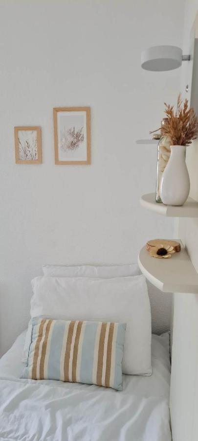 Apartment T3 Climatise Dans Avec Piscine, Proximite Et Parking