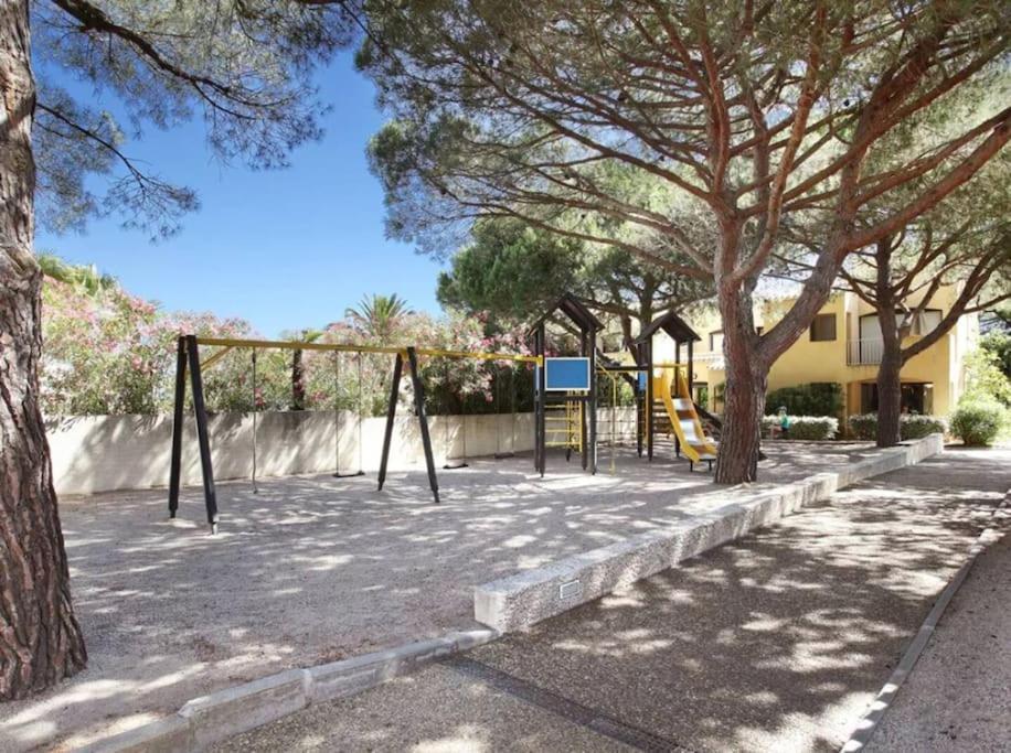 Apartment T3 Climatise Dans Avec Piscine, Proximite Et Parking *